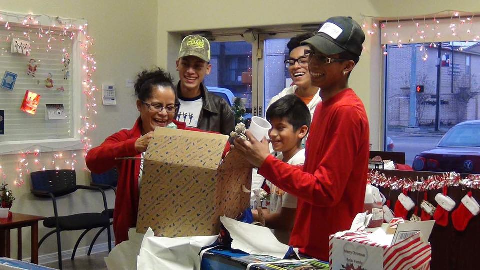 Holden Roofing Charity: Christmas for the Rojas family